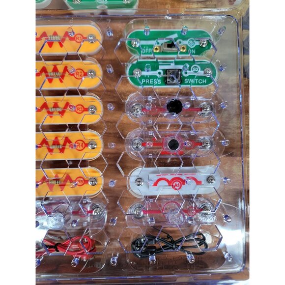 Snap Circuits Classic Electronics Exploration 60 Parts 300 Projects Ages 8+ STEM - Picture 6 of 16